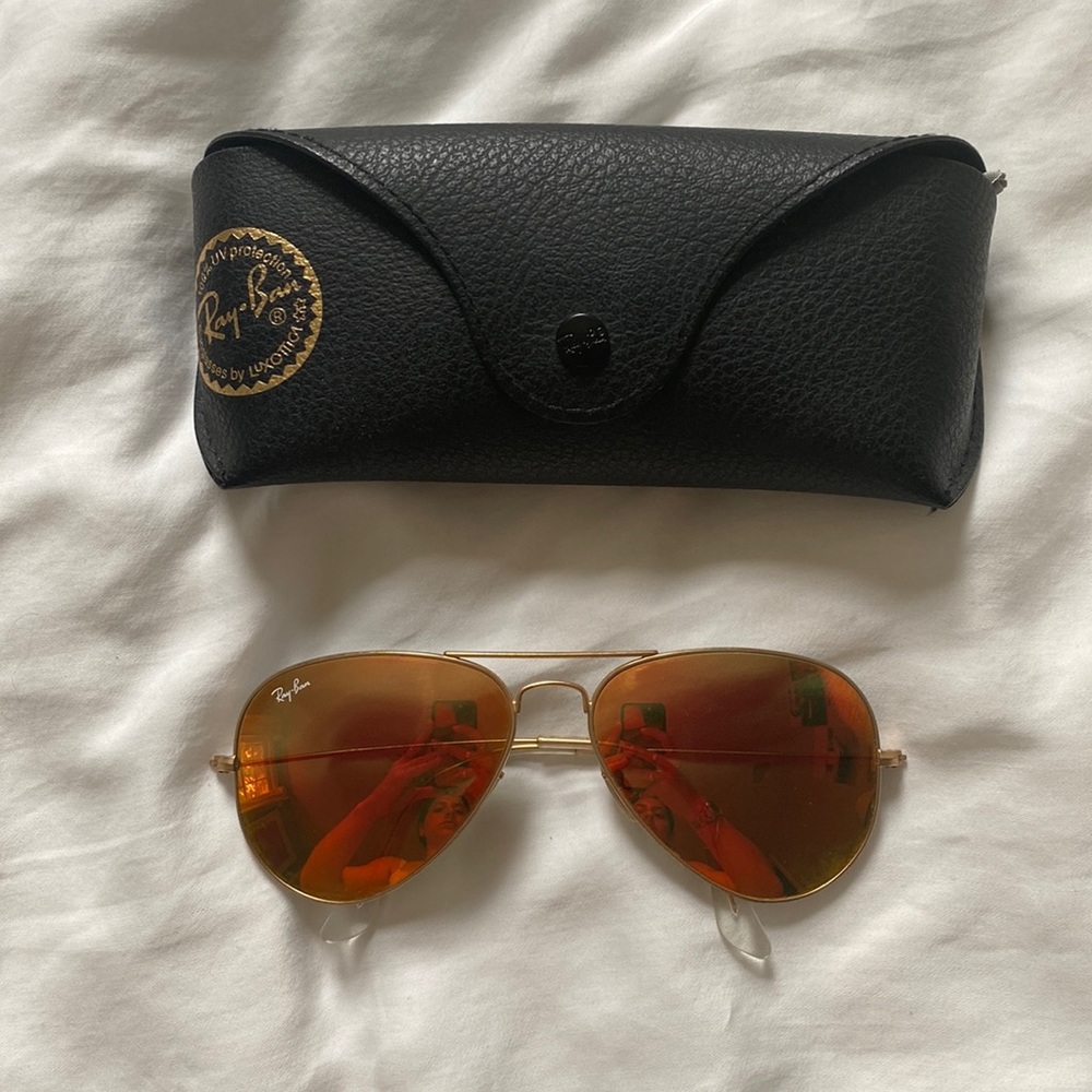 RED MIRRORED RAYBANS